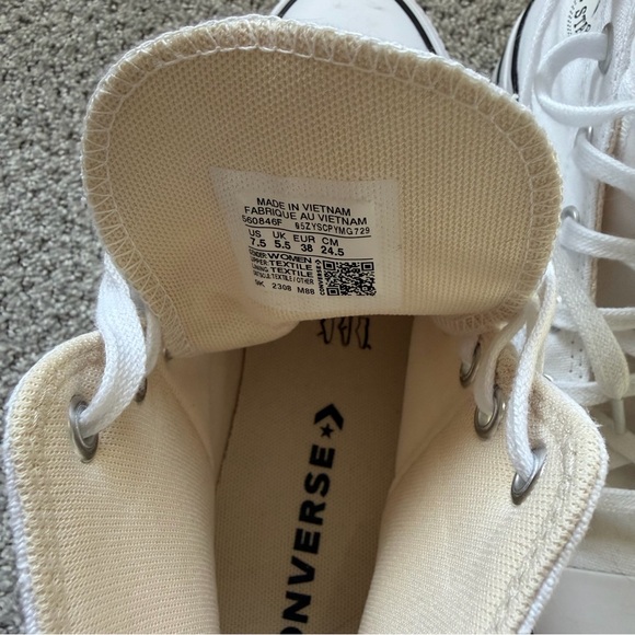Converse Women's White Canvas platform High-Tops - Picture 9 of 10